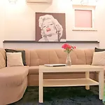 Larus Apartment