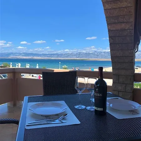 Larus Apartment