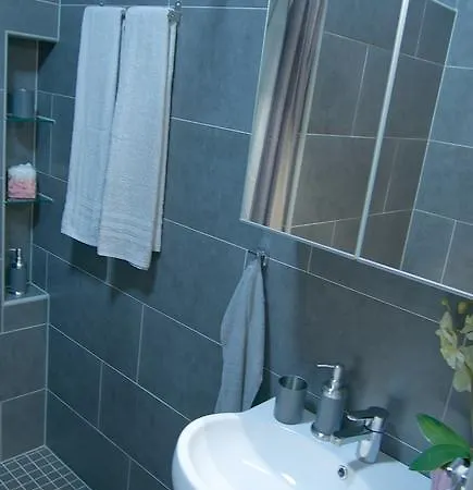 Larus Apartment *
