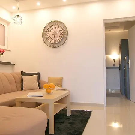 Larus Apartament Vir