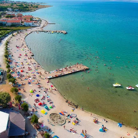 Apartament Larus *